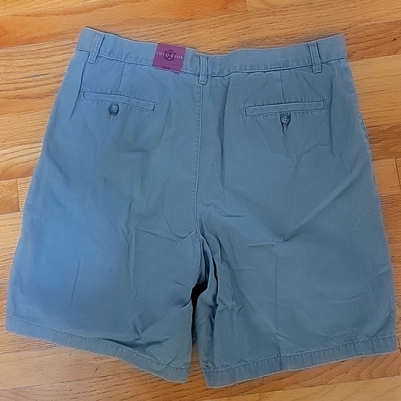 Covington Grayish Green Flat Front Shorts Casual Style - Picture 3 of 4